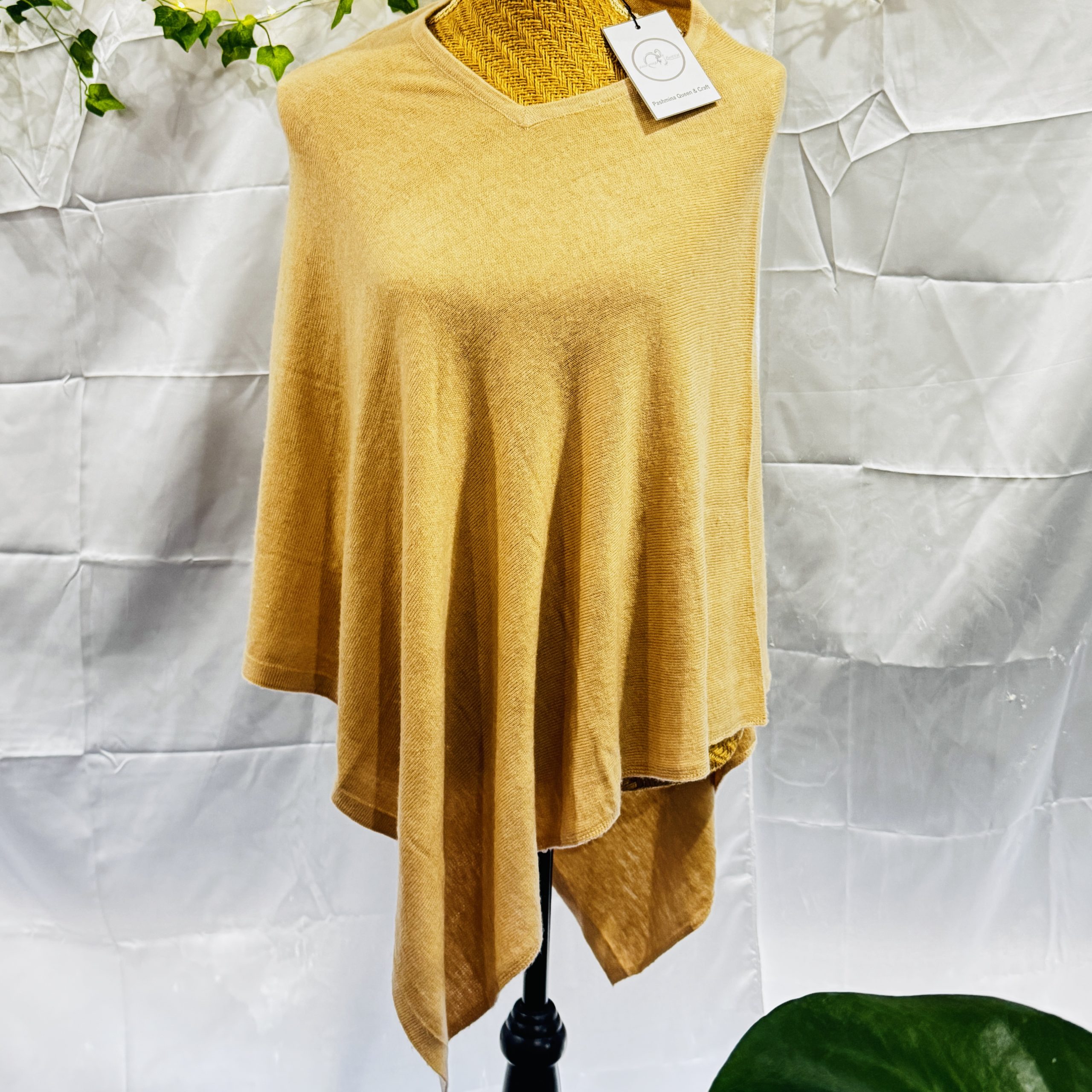 Pashmina poncho cream handmade in Nepal Pashmina poncho cream handmade in Nepal